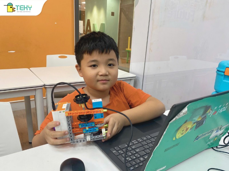 nguyen-duc-anh-cung-san-pham-may-ly-tam-tai-teky