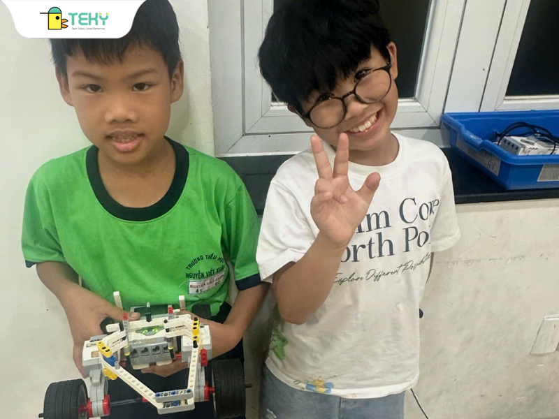 hinh-anh-be-tran-quoc-khanh-va-huynh-van-thinh-cung-voi-du-an