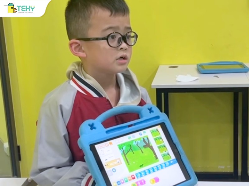 hoc-vien-hoang-dnag-trinh-bay-ve-du-an-rua-va-tho-cua-minh