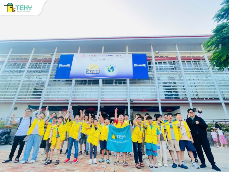 tekids-hao-hung-cung-mentor-truoc-gio-g-tai-cuoc-thi-wro