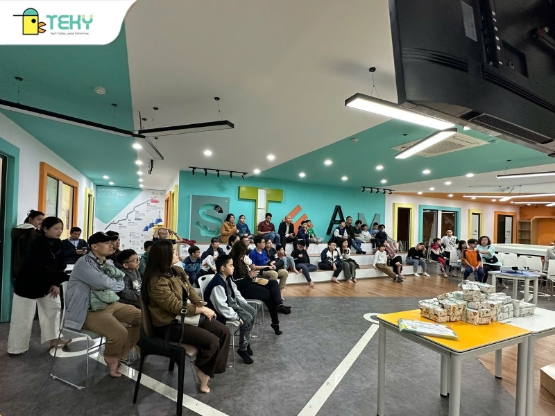 phu-huynh-co-mat-tu-som-de-tham-gia-buoi-vinh-danh