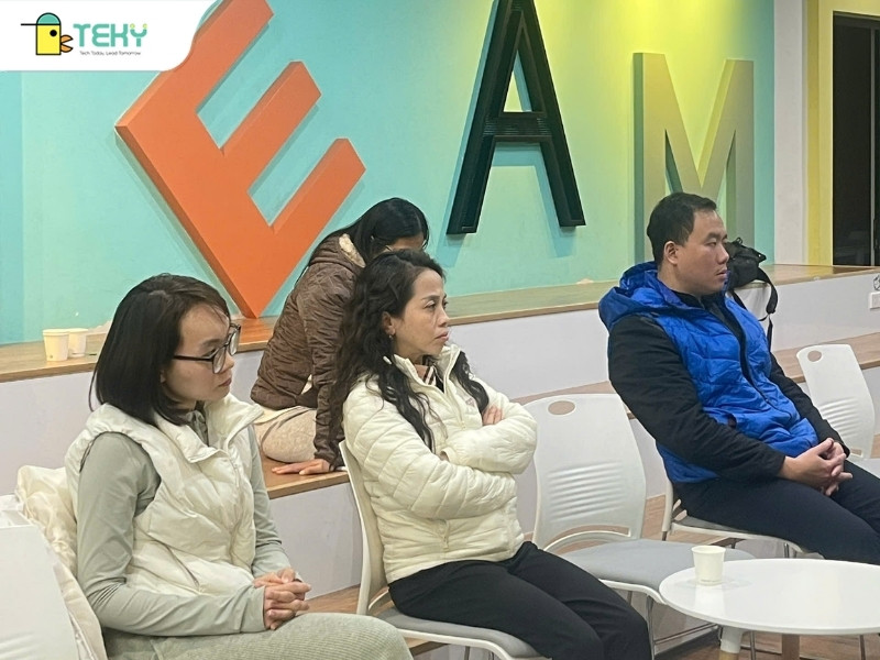 phu-huynh-trong-buoi-tro-chuyen