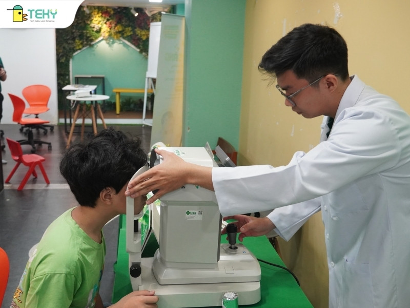 buoi-kham-mat-cung-benh-vien-mat-sai-gon-tai-teky-an-lac