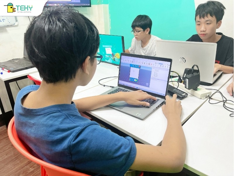 lop-hoc-khoa-hoc-cong-nghe-phat-trien-tu-duy-lap-trinh-va-logic