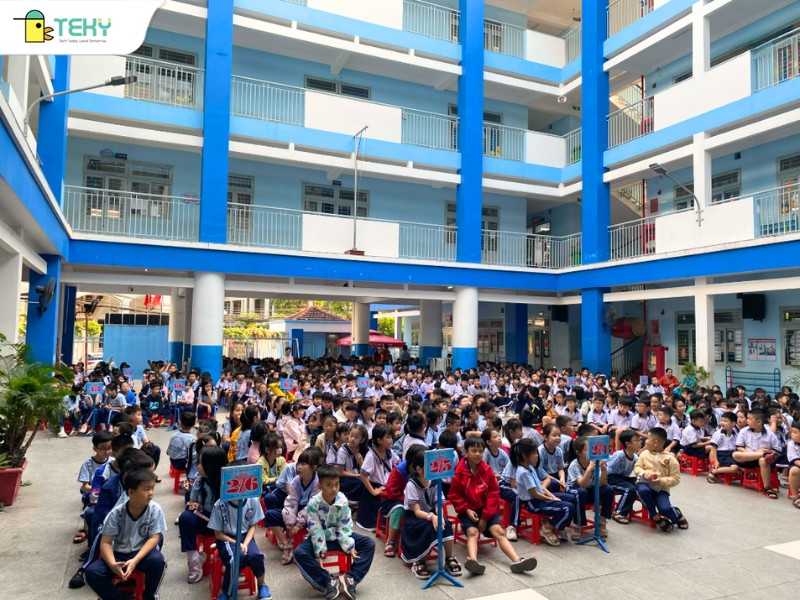 buoi-sinh-hoat-tai-truong-tieu-hoc-banh-van-tran