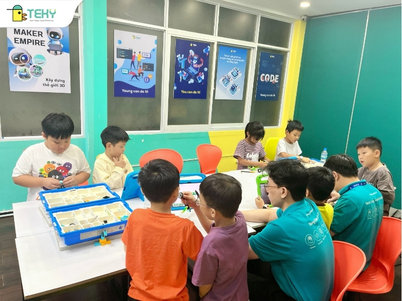 thay-truong-luat-dang-huong-dan-ca-ban-lap-rap-va-lap-trinh-truc-thang