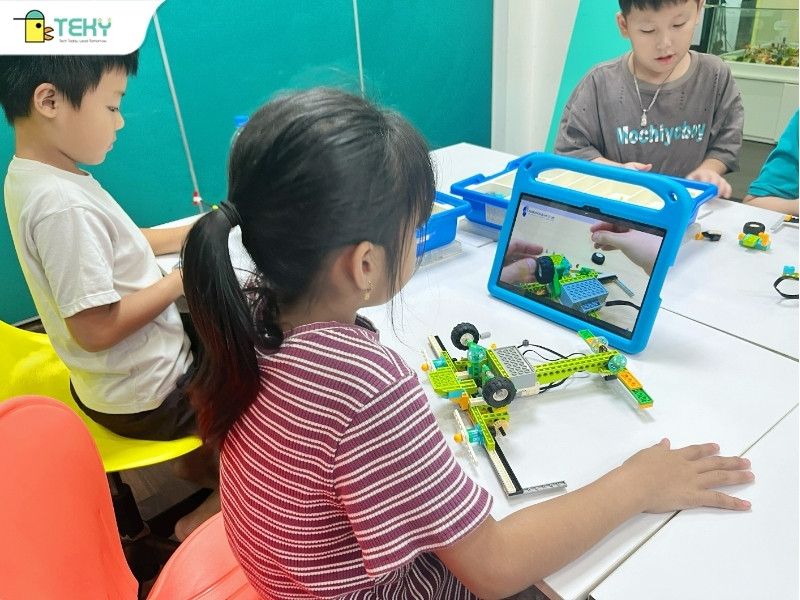 khong-gian-lop-hoc-kham-pha-robotic-ai