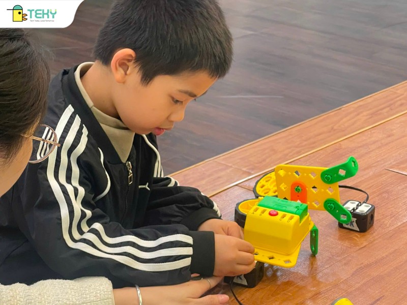 hoc-vien-luu-thien-an-thuc-hanh-lap-rap-mo-hinh-cun-con