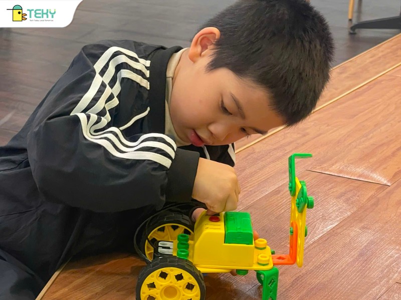 hoc-vien-luu-thien-an-thuc-hanh-lap-rap-mo-hinh-cun-con