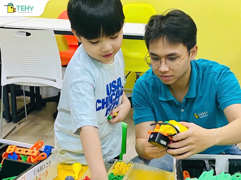 be-thien-cung-giao-vien-thuc-hien-san-pham