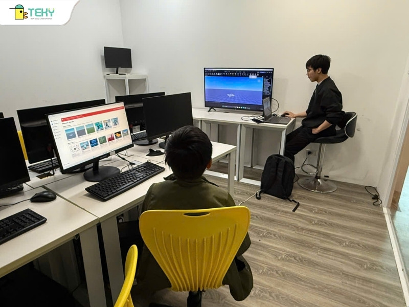 be-nguyen-quang-viet-trong-lop-hoc-sieu-nhan-lap-trinh