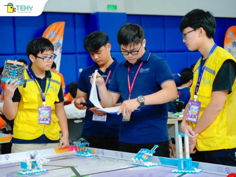 hoc-vien-teky-tham-gia-cuoc-thi-cong-nghe