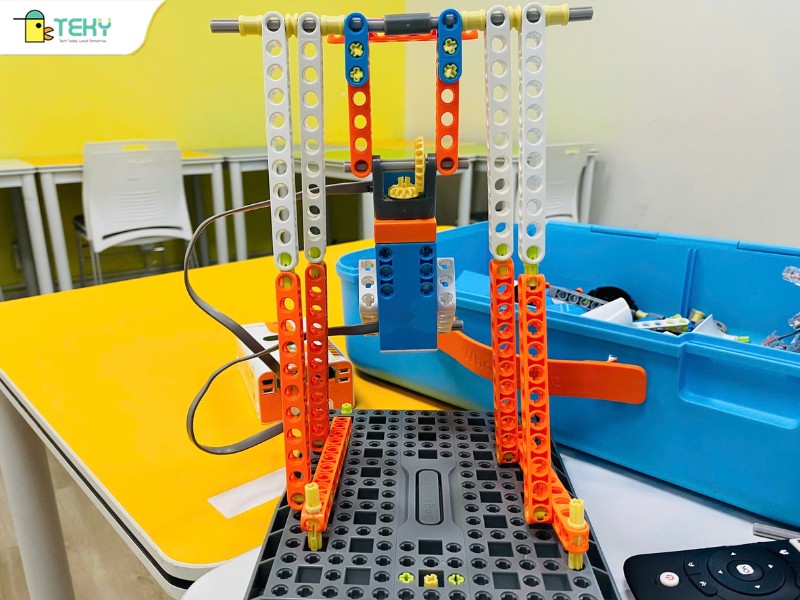 mo-hinh-du-quay-robot-do-tuong-lam-thiet-ke-bang-lap-trinh-robotics