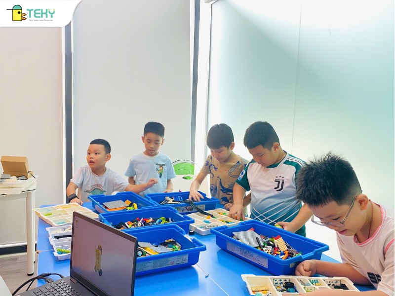 moi-truong-hoc-stem-tai-teky-giup=hoc-sinh-phat-trien-tu-duy-thong-qua-thuc-hanh