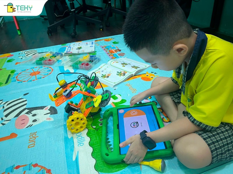 be-minh-tri-thiet-lap-khoi-lenh-cho-robot-hoat-dong