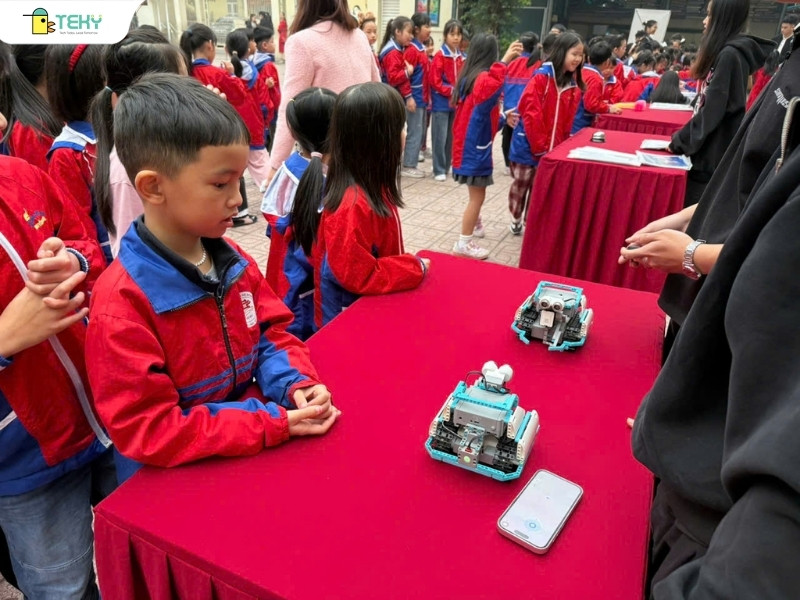 kham-pha-sa-ban-robot-va-diau-khien-cong-nghe-thong-minh