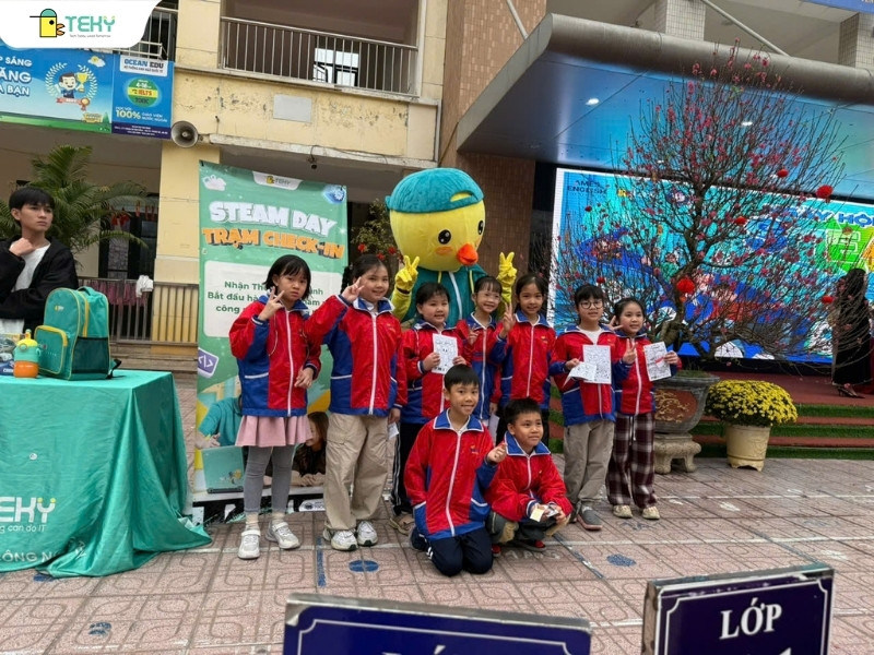 hoc-sinh-check-in-luu-giu-khoanh-khactai-steam-day