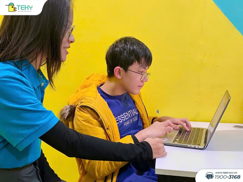 co-va-tro-trong-lop-hoc-digital-tai-teky