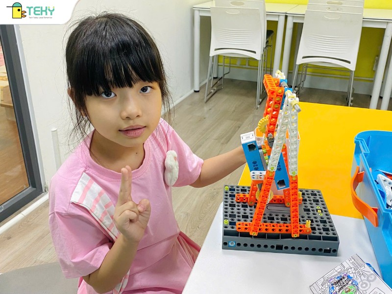 tekid-le-ngoc-tuong-lam-thuc-hien-du-an-du-quay-bang-lap-trinh-robotics-tai-teky