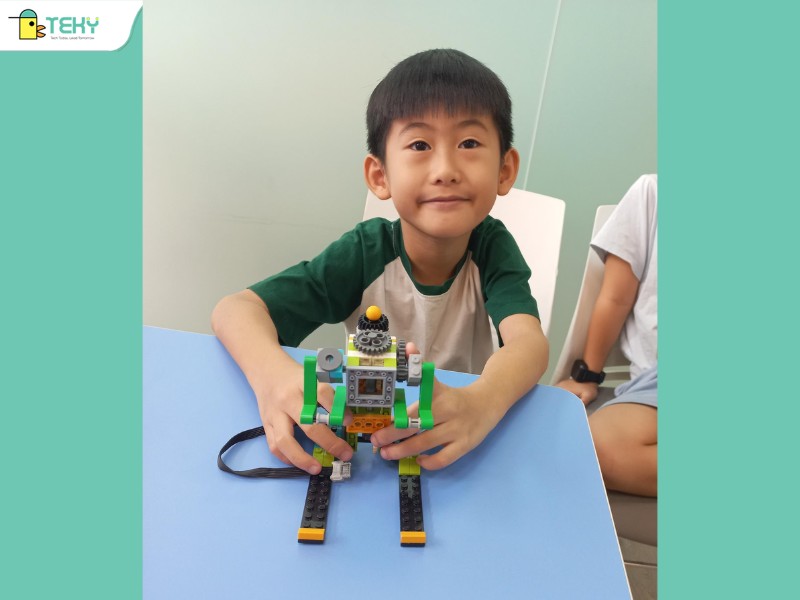 tekid-duc-phuc-cung-san-pham-skier-robotics-tai-lop-hoc-stem-lap-trinh-robotics-teky
