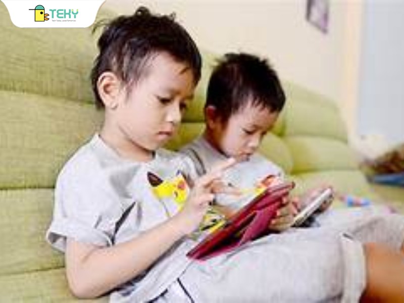 tre-em-hien-nay-tiep-xuc-voi-thiet-bi-dien-tu-tu-rat-som-trong-sinh-hoat-hang-ngay