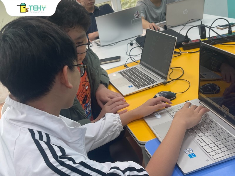 cac-ban-dang-trao-doi-trong-gio-hoc