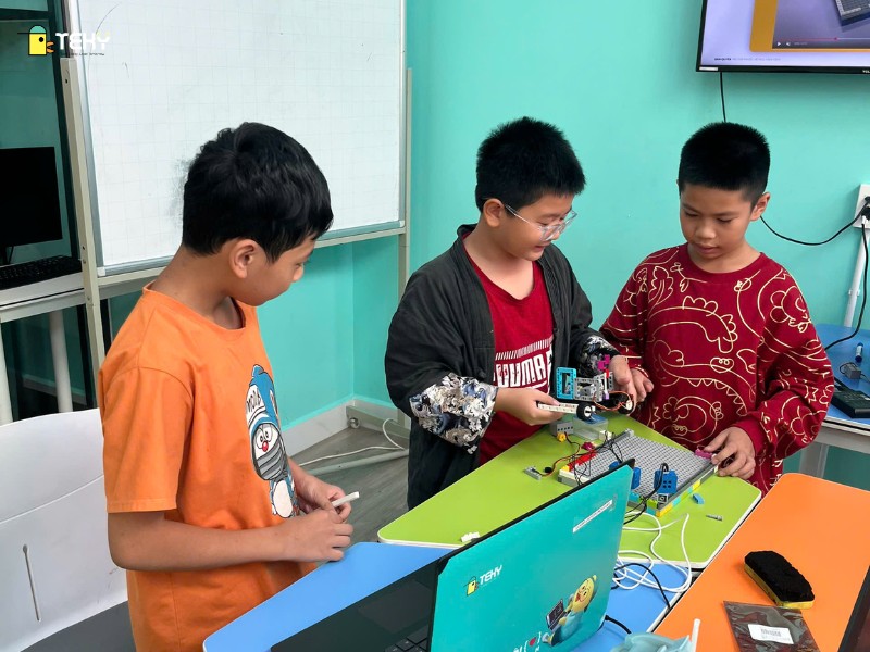 ky-nang-lam-viec-nhom-duoc-hoan-thien