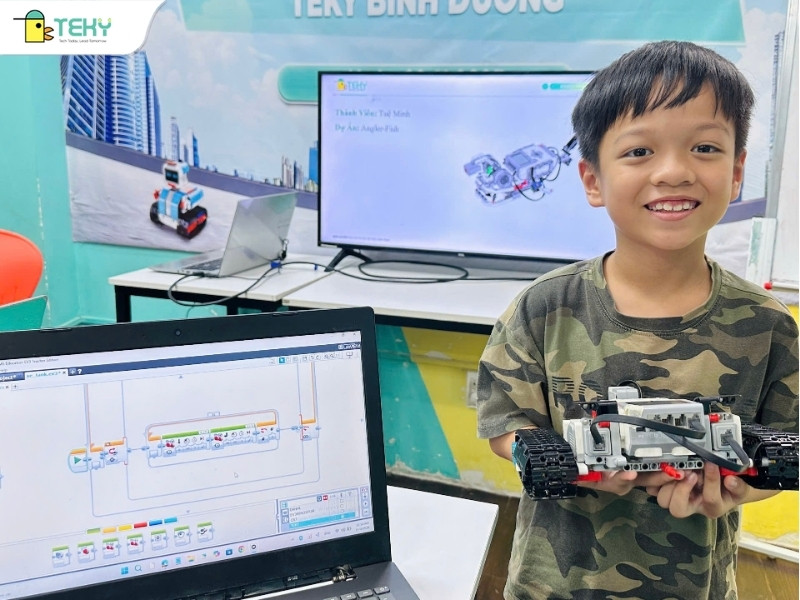 robot-xe-tang-va-hoc-vien-thanh-thien