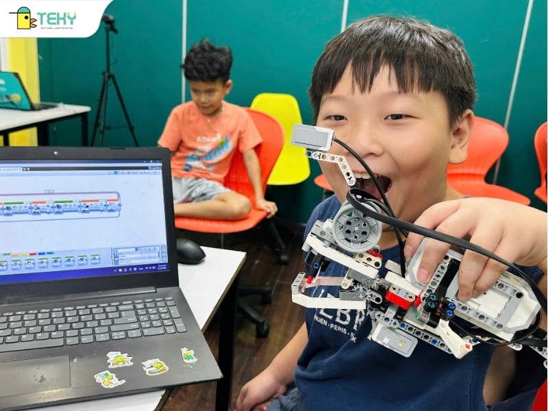 duy-khoi-va-robot-ca