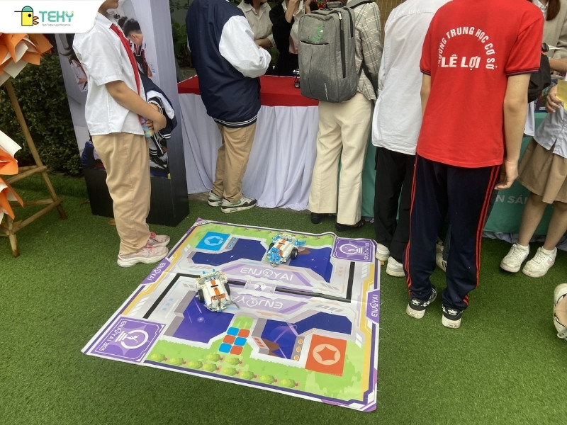 cac-be-trai-nghiem-tram-sa-ban-robot