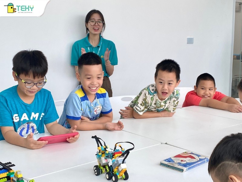 hoc-thong-qua-trai-nghiem-giup-tre-hieu-cong-nghe-mot-cach-truc-quan-va-hung-thu-hon