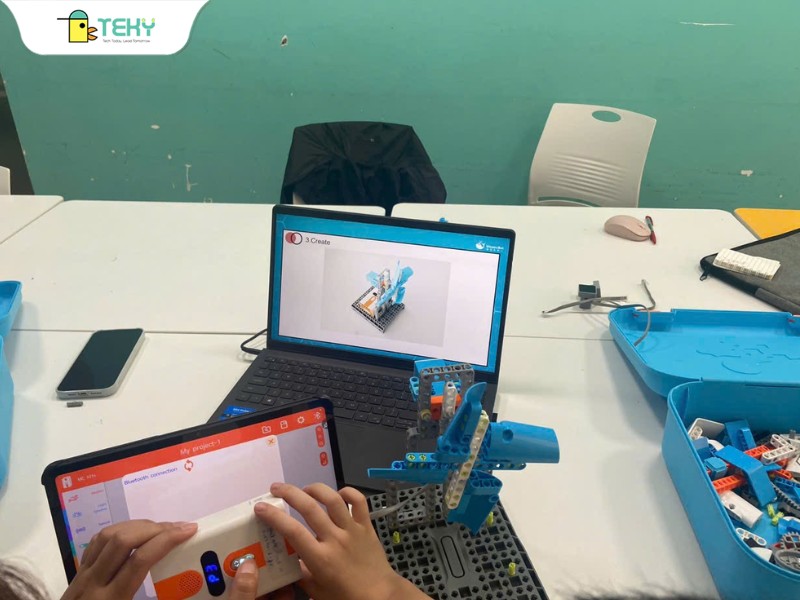 su-ket-hop-giu-viec-lap-rap-va-lap-trinh