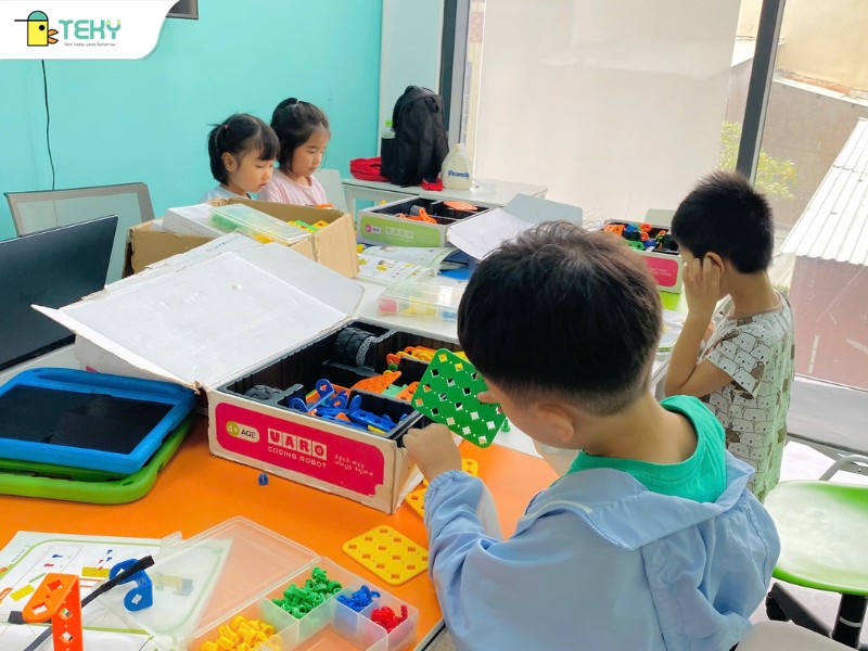 mot-ngay-kham-pha-tai-lop-mam-non-cong-nghe