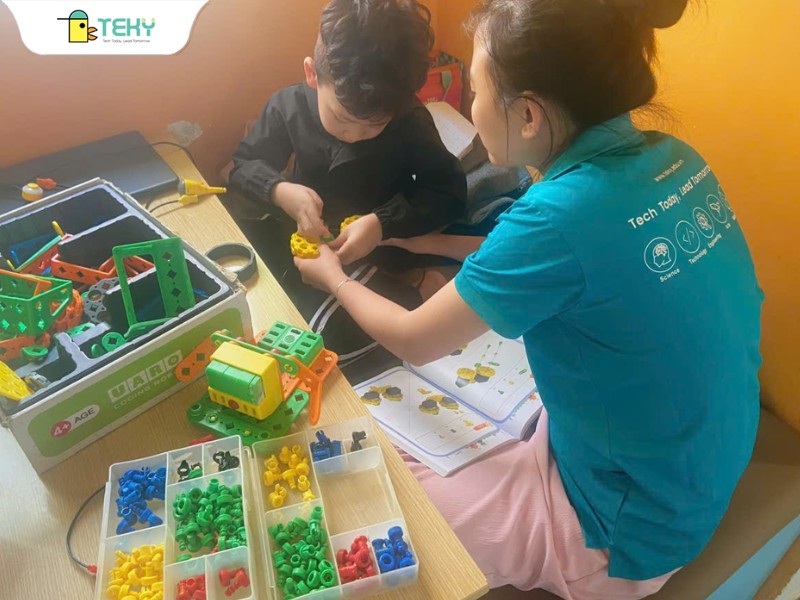 be-thanh-dat-dang-thuc-hien-lap-ghep-robot