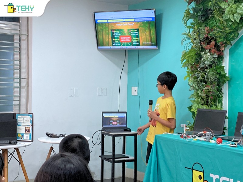 tre-tu-tin-thuyet-trinh-truoc-dam-dong-sau-10-ngay-hoc-tai-summer-camp