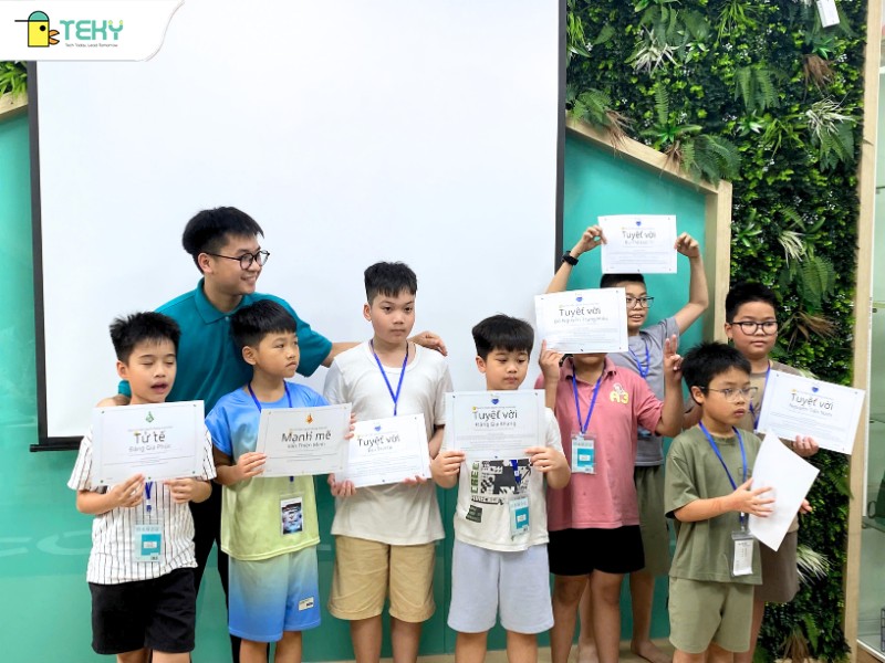 bang-khen-cho-cac-ban-nho-vi-da-hoan-thanh-xuat-sac-khoa-hoc-teky-summer-camp