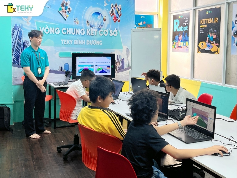 thay-duc-trung-dang-trinh-bay-ve-cac-kien-thuoc-cot0loi-cua-hoc-phan