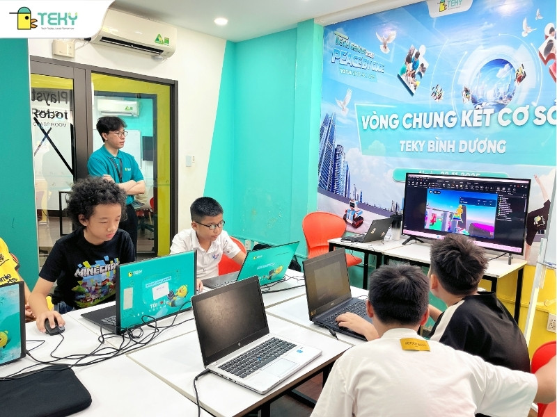 danh-khoa-dang-chay-thu-chuong-trinh-va-thuyet-trinh-ve-game-obby-cua-minh