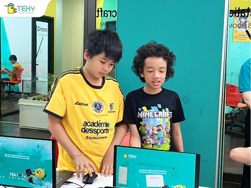 danh-khoa-va-truong-son-thuyet-trinh-va-phan-bien-du-an-voi-thay-va-ba-me