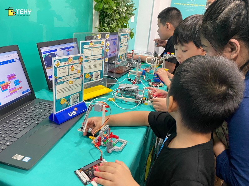 buoi-trung-bay-san-pham-tai-tely-summer-camp-2025