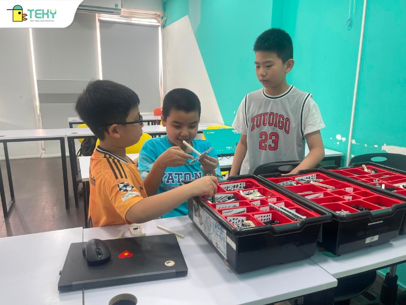 ca-nhom-trao-doi-y-tuong