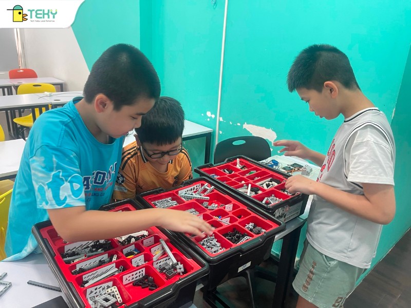 cac-ban-giup-do-lan-nhau