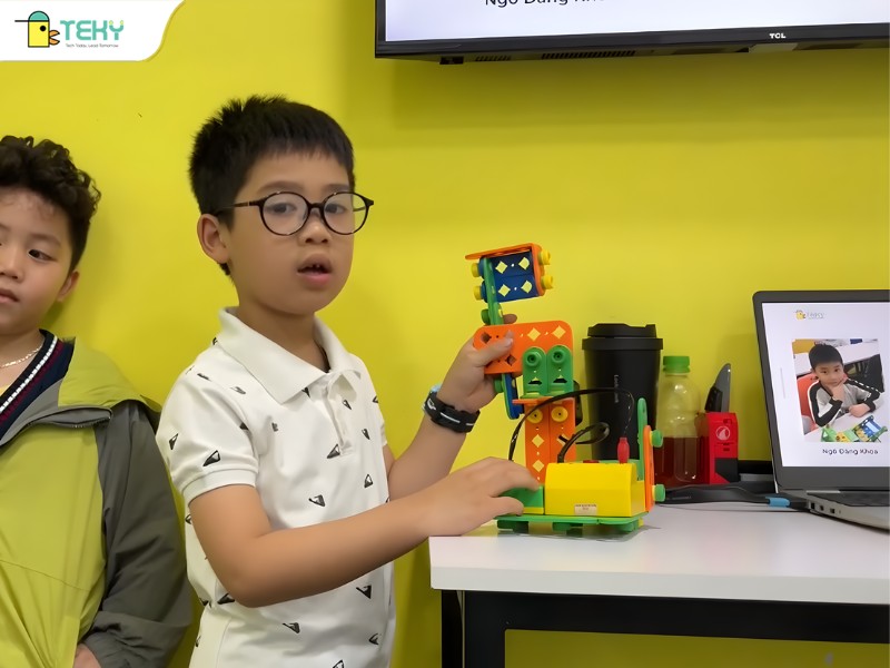 hoc-vien-luu-thien-an-cung-du-an-may-ban-da