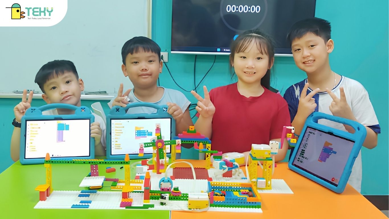Trẻ 5 tuổi làm quen với màu sắc, hình khối và các quy luật sắp xếp