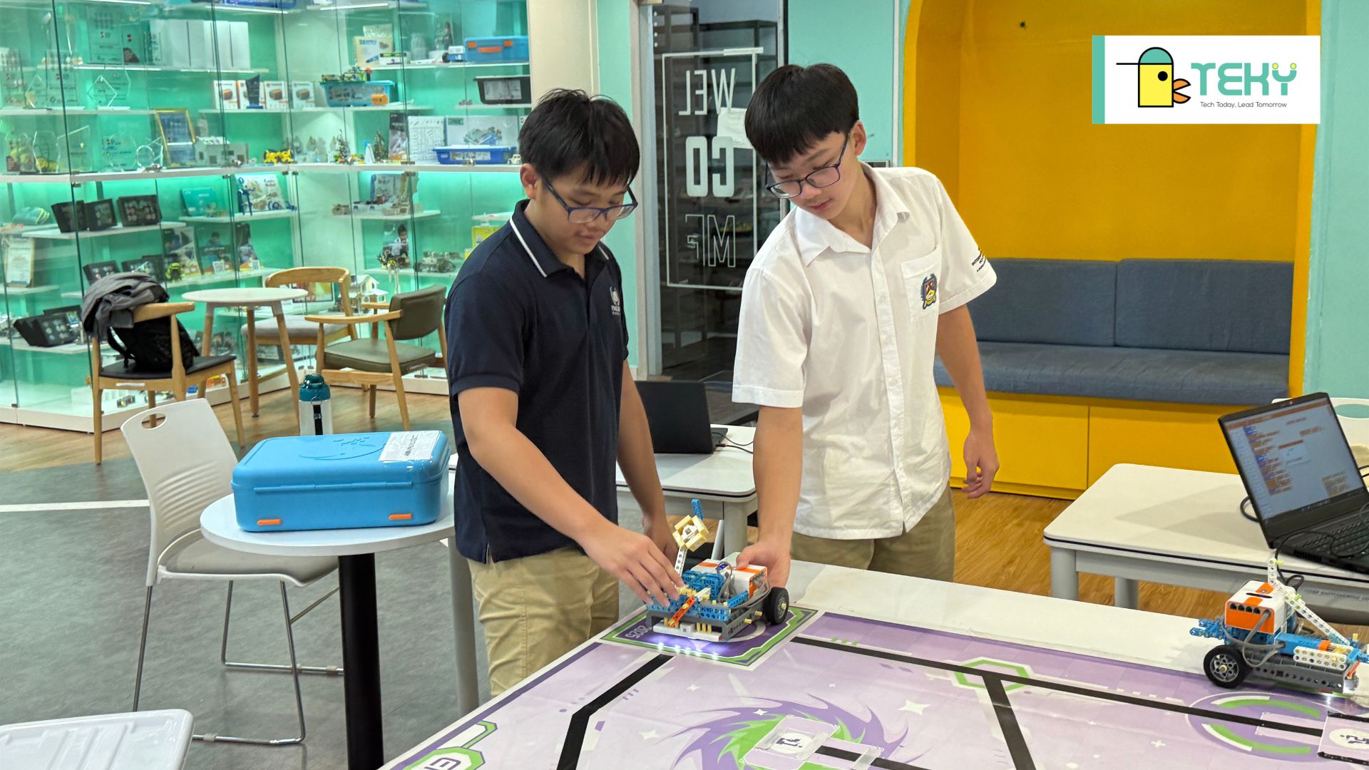 Các bạn điều khiển robotics