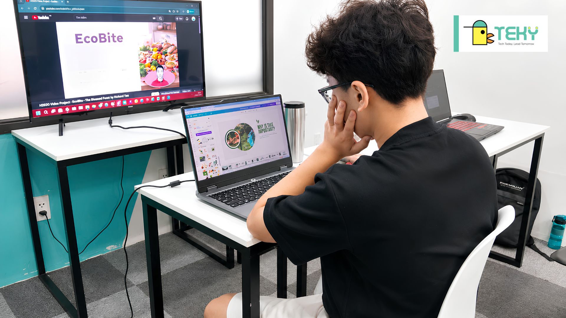 Học viên thiết kế ảnh bằng công cụ Canva